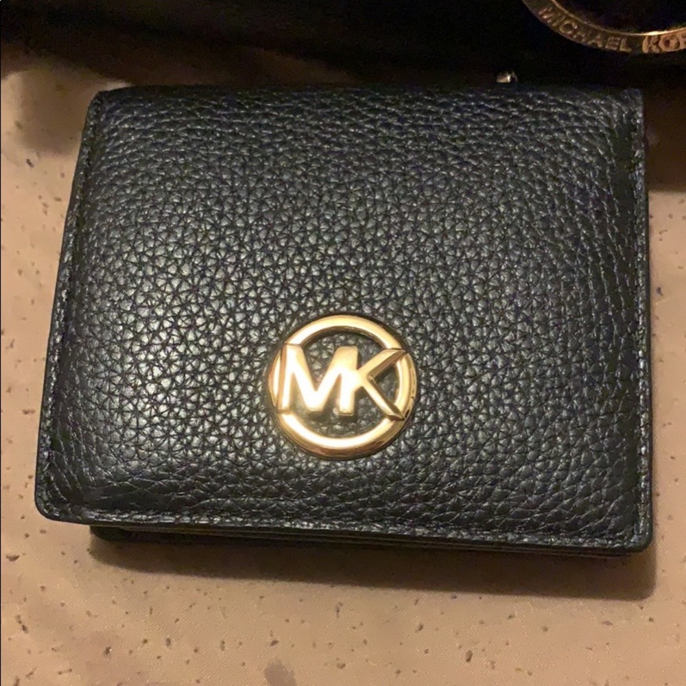 Michael kors wallet